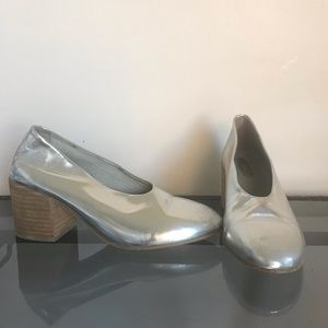 Marseil Shoes leather silver size 36, brand new, made in Italy